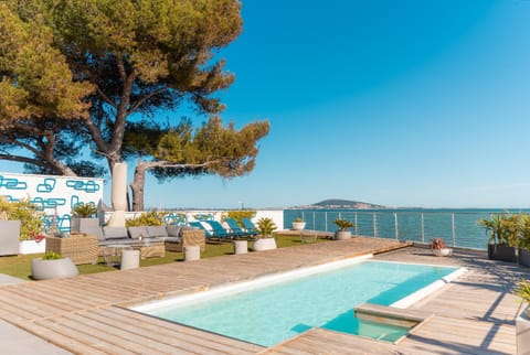 Villa Agua - Villa piscine privée, vue sur le lagon Chalet in Mèze