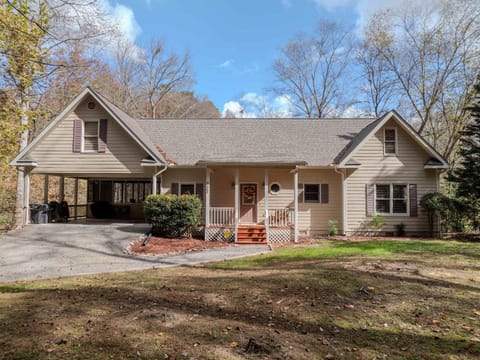 Riverfront Home w Deck & Hot Tub House in East Ellijay