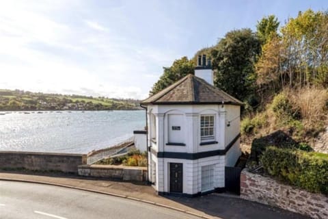 Property building, Natural landscape, Landmark view, River view, Sea view