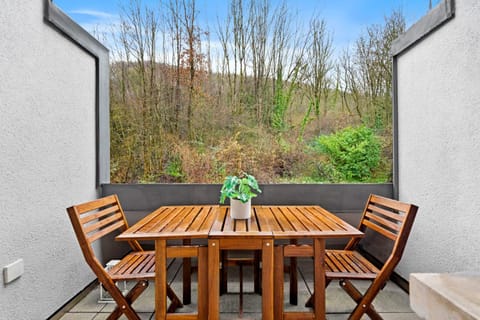 Natural landscape, View (from property/room), Balcony/Terrace