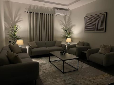 شقة دورين 3 غرف نوم المغرزات Apartment in Riyadh