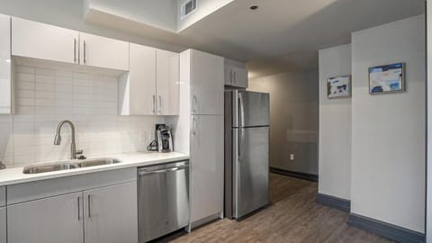 Landing Modern Apartment with Amazing Amenities (ID8404X53) Condo in Mobile
