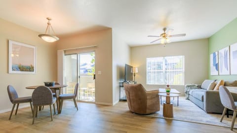 Landing Modern Apartment with Amazing Amenities (ID6172X20) Condominio in Rhodes Ranch
