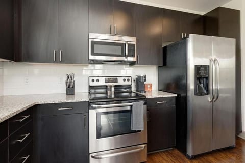 Landing Modern Apartment with Amazing Amenities (ID1340) Apartment in Brentwood