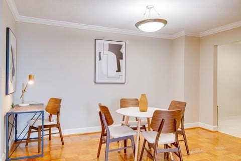 Landing Modern Apartment with Amazing Amenities (ID5144X42) Eigentumswohnung in Chevy Chase