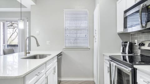 Landing Modern Apartment with Amazing Amenities (ID8377X83) Condo in Grapevine