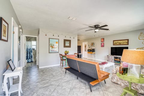Spring Hill Home - 3 Mi to Weeki Wachee Springs! Haus in Spring Hill