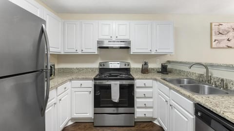 Landing Modern Apartment with Amazing Amenities (ID3244X73) Condo in Germantown