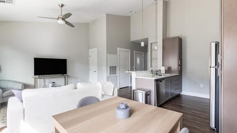 Landing Modern Apartment with Amazing Amenities (ID7239X45) Appartement in Meridian