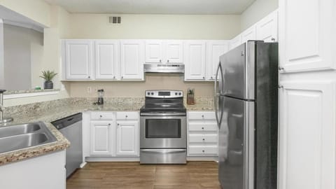 Landing Modern Apartment with Amazing Amenities (ID9507X17) Condo in Germantown