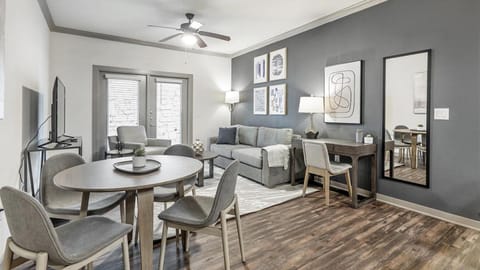 Landing Modern Apartment with Amazing Amenities (ID7570X36) Apartment in Round Rock