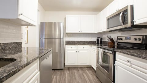 Landing Modern Apartment with Amazing Amenities (ID7894X33) Appartement in Rochester