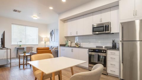 Landing Modern Apartment with Amazing Amenities (ID3104X13) Condo in Meridian