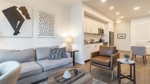 Landing Modern Apartment with Amazing Amenities (ID3104X13) Condo in Meridian