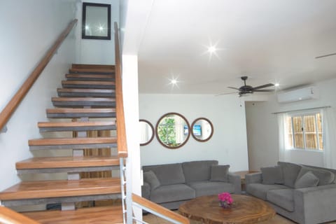 Mi Casa-stroll to the beach, ideal for 3-7 guest House in Tamarindo