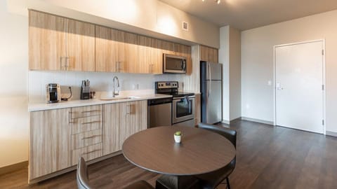 Landing - Modern Apartment with Amazing Amenities (ID4319X92) Condominio in Pearl District