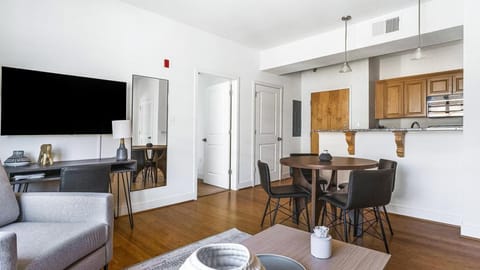 Landing - Modern Apartment with Amazing Amenities (ID9257X92) Condo in Church Hill