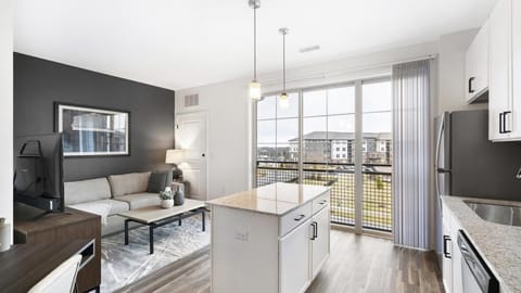 Landing - Modern Apartment with Amazing Amenities (ID8724X56) Condominio in Lombard