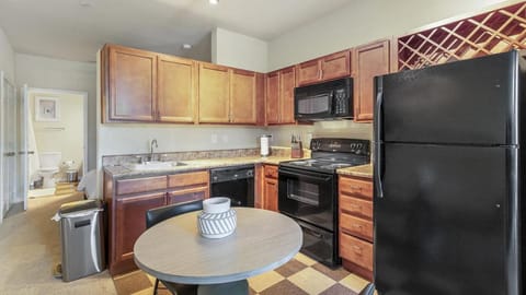Landing - Modern Apartment with Amazing Amenities (ID1203X117) Condo in Madison