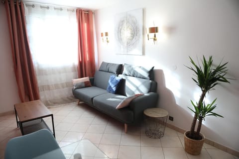 Warm, calm flat near Orly Airport and Paris Center !! Apartamento in Massy