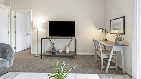 Landing - Modern Apartment with Amazing Amenities (ID9894X86) Condo in Holland