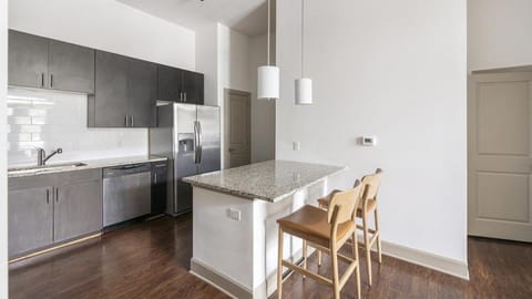 Landing - Modern Apartment with Amazing Amenities (ID2269) Condominio in Brentwood