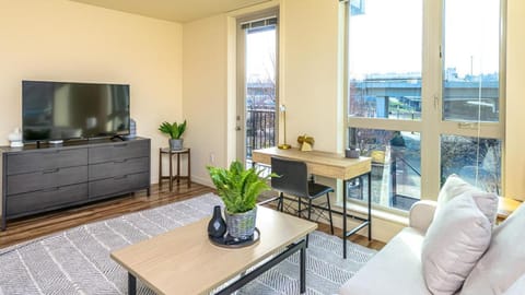 Landing - Modern Apartment with Amazing Amenities (ID8687X92) Condo in Tacoma