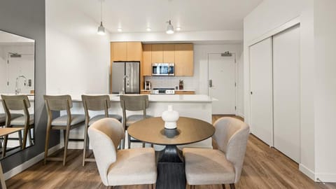 Landing - Modern Apartment with Amazing Amenities (ID8544X37) Condominio in Sellwood - Moreland