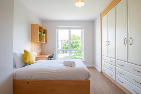 54 - Spacious Townhouse by Shortstays House in Galway