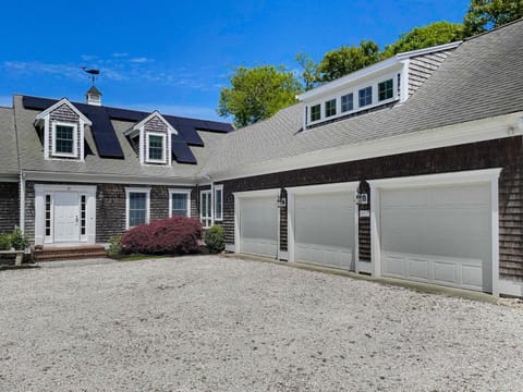 92 Hoyt Road Harwich Port Cape Cod- Apricari House in Harwich