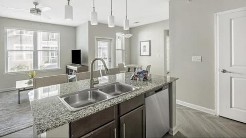 Landing - Modern Apartment with Amazing Amenities (ID1245X807) Apartment in League City
