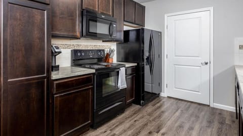 Landing - Modern Apartment with Amazing Amenities (ID8193X50) Condo in Hilliard