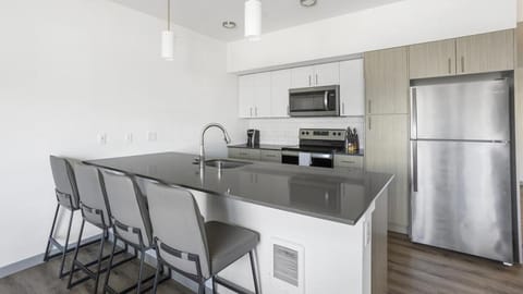 Landing - Modern Apartment with Amazing Amenities (ID7323X33) Condo in Kent