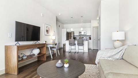 Landing - Modern Apartment with Amazing Amenities (ID8582X12) Condominio in Longmont