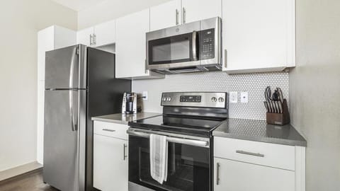 Landing - Modern Apartment with Amazing Amenities (ID8582X12) Apartment in Longmont