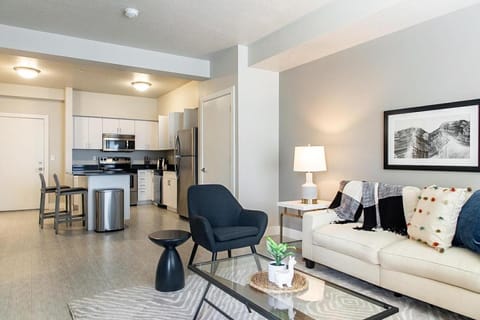 Landing - Modern Apartment with Amazing Amenities (ID2762X29) Condo in Millcreek