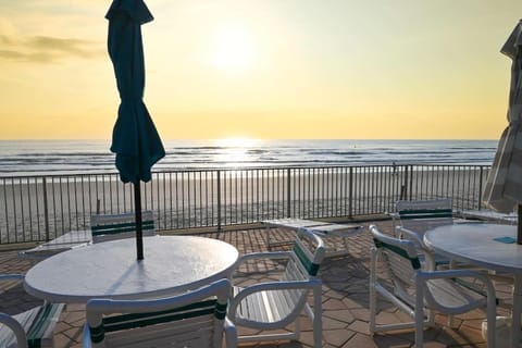 Beachfront Stunning View at NSB close to Flagler Apartment in New Smyrna Beach