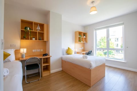 66 - Large Townhouse by Shortstays House in Galway