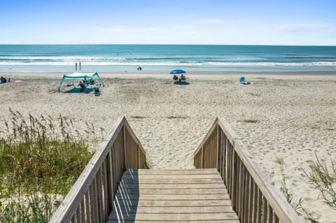 A Wave from it All Pool, Ocean front, great views Casa in Ocean Isle Beach