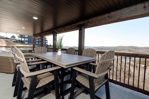 The Ranch - Balcony Lake views Resort style family fun lodge Casa in Indian Point