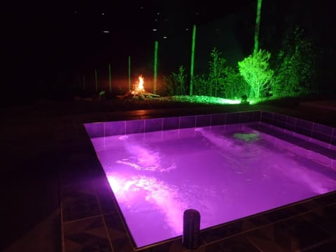 Hot Tub, Swimming pool