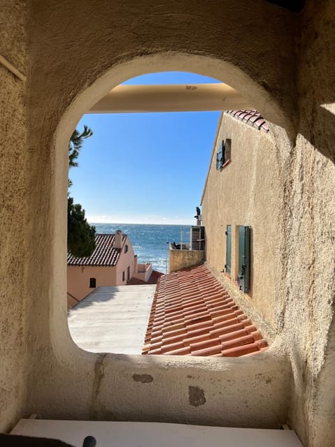 Facade/entrance, Sea view