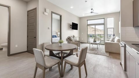 Landing - Modern Apartment with Amazing Amenities (ID9688X43) Appartamento in Reno