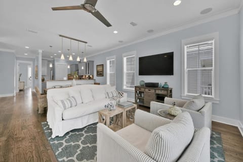 Anna's Beach House Walk-Out To 30A in Seacrest- Pet-Friendly Casa in Rosemary Beach