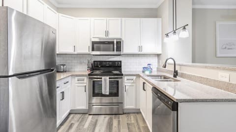 Landing - Modern Apartment with Amazing Amenities (ID7327X28) Condominio in Wake Forest