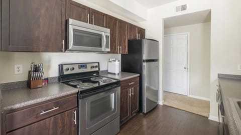 Landing - Modern Apartment with Amazing Amenities (ID1212X386) Condo in The Woodlands