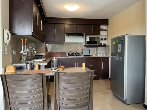 Coffee/tea facilities, Kitchen or kitchenette, Dining area, Breakfast, dishwasher, minibar, oven, pet friendly, stove, toaster