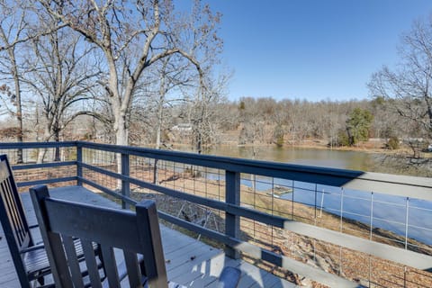 Lakefront Highland Home with Private Fishing Dock! Haus in Cherokee Village
