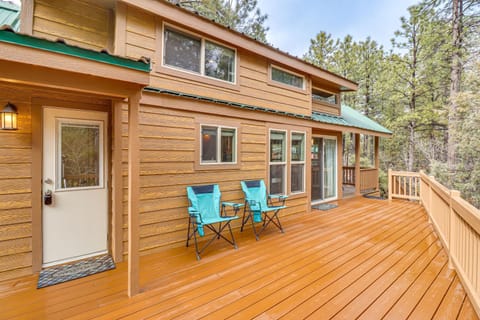 Lakeside Cabin with Deck, 3 Mi to Mogollon Rim Trail House in Show Low