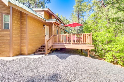 Lakeside Cabin with Deck, 3 Mi to Mogollon Rim Trail House in Show Low